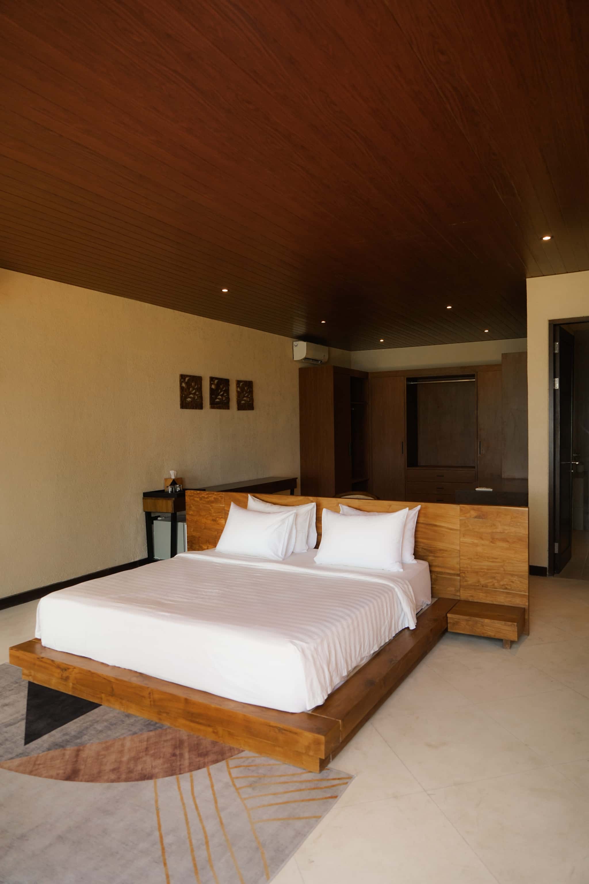 Contemporary cliff-front suite with dramatic ocean views